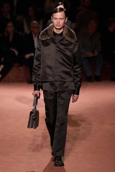 Look 53